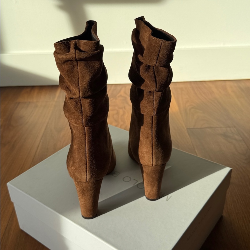 Manolo Blahnik - Calasso 90MM Suede Slouch Boots - NIB - 37 - Picture 9 of 10
